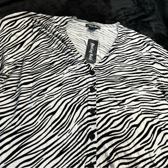 Deb Shops Plus Size‎ Zebra Print Button Front Top 3X NWT - Picture 2 of 6